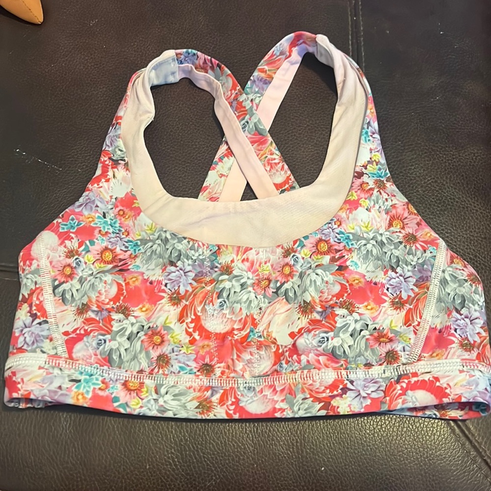 Lululemon sports bra!